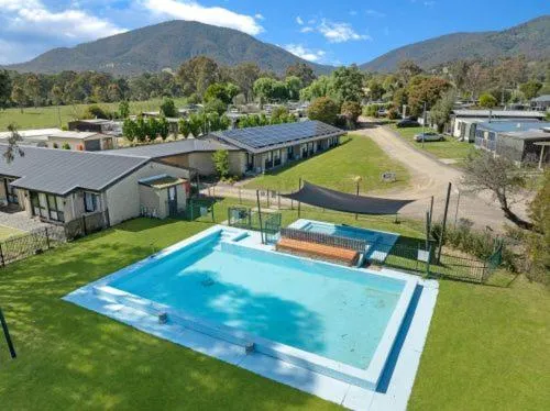 Snobs Creek Motel Eildon，位于艾尔登的酒店