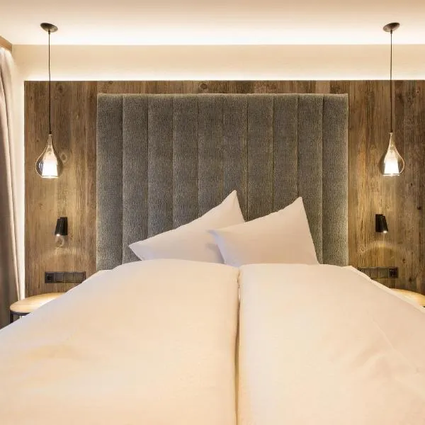 Hotel Garni Landhaus Platzer，位于齐勒河谷采尔的酒店