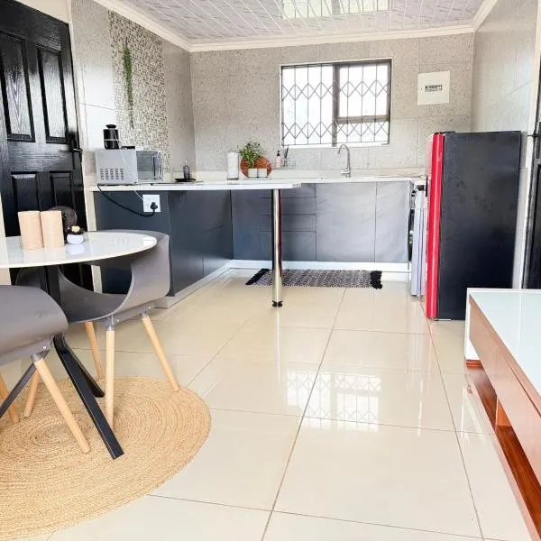 Latifahs Home，位于勒斯滕堡的酒店