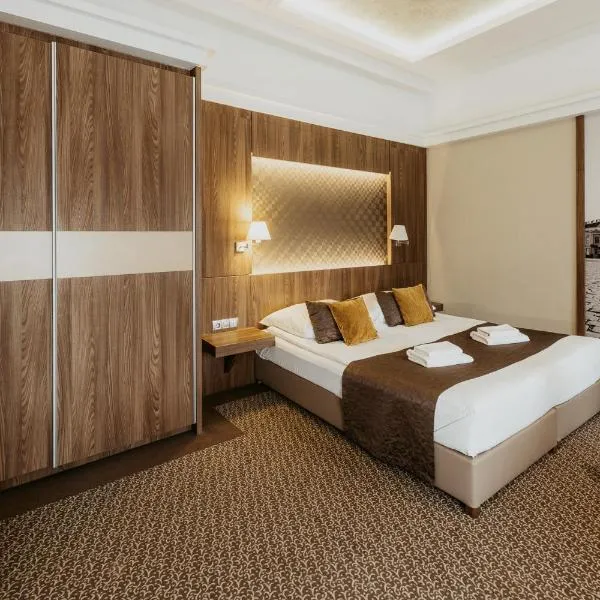 Duna Wellness Hotel，位于包姚的酒店