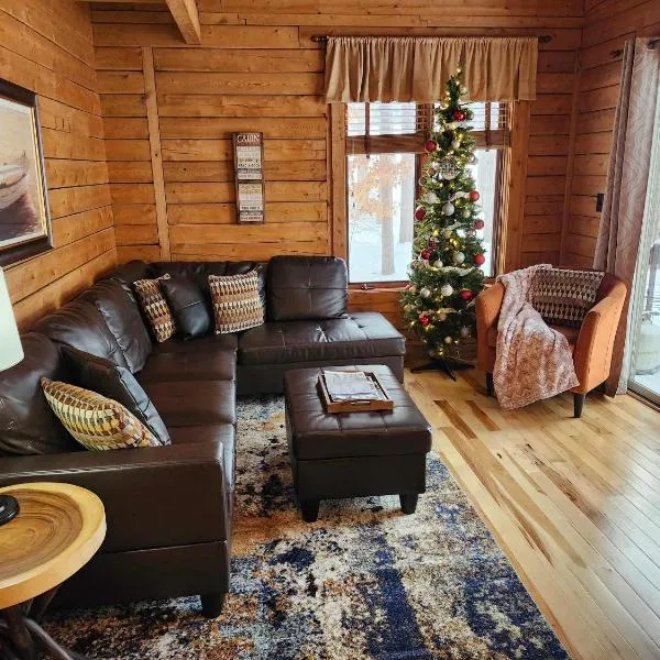 Private Cabin-Shuttle Pass Included!，位于Thompsonville的酒店