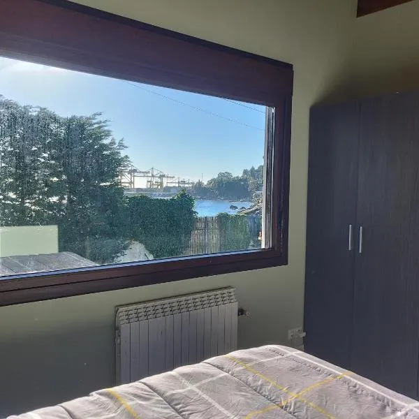 Casa a pié de playa de Cariño Doniños，位于费罗尔的酒店