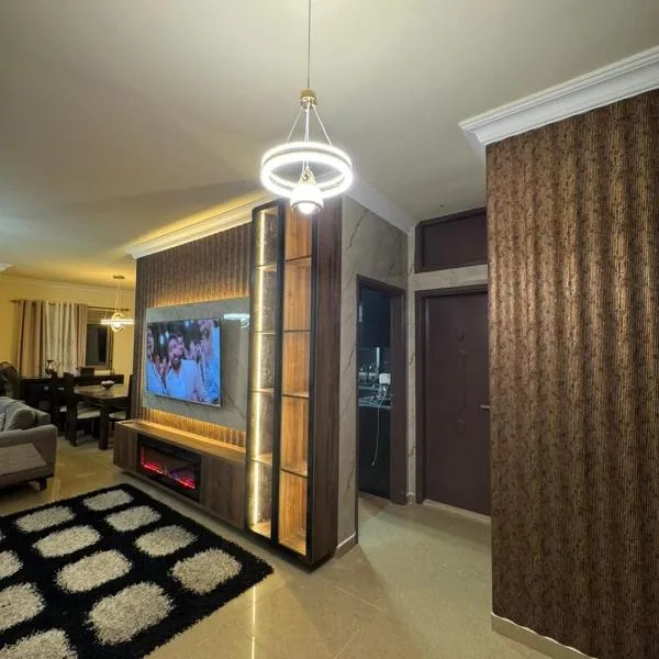 Modern 3BR Apt, Sea & Mountain Views near Byblos，位于阿斯萨夫拉的酒店