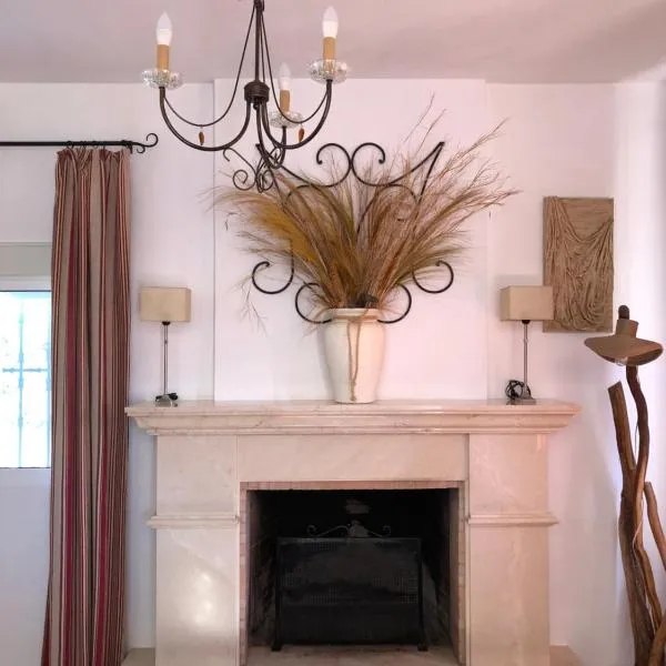 Villa Salvatore，位于阿兹纳尔卡扎尔的酒店