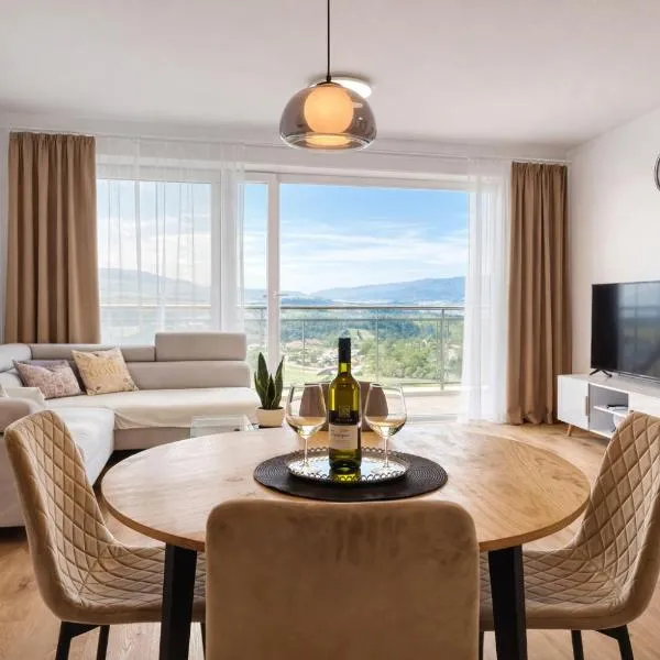 Modern Smart Apartment, Garage & City View，位于Lipany的酒店