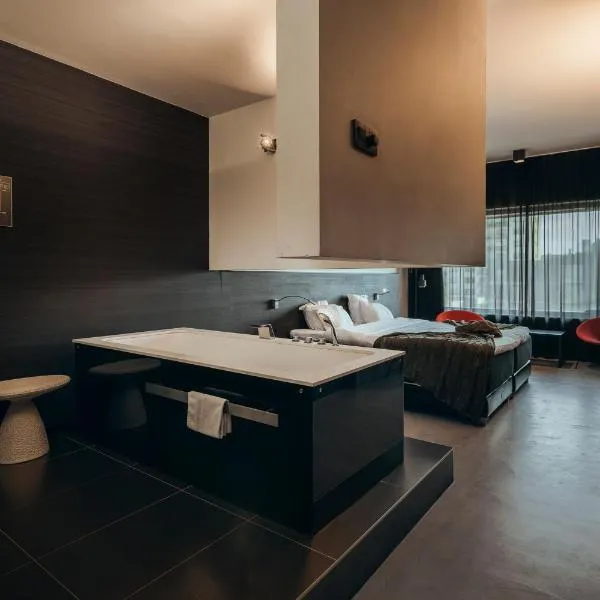 卡本酒店，位于亨克的酒店