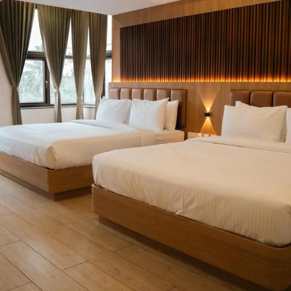 Hotel M7 Plaza，位于蒂鲁奇奇拉帕利的酒店