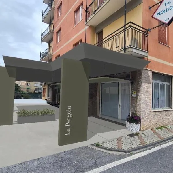 Hotel La Pergola，位于洛阿诺的酒店