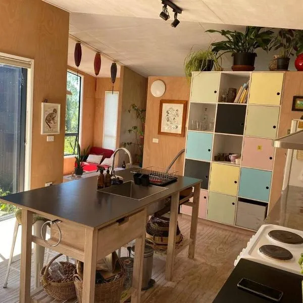 The Little Blue Haus - Pet Friendly Eco Pad, Nelson, NZ，位于纳尔逊的酒店