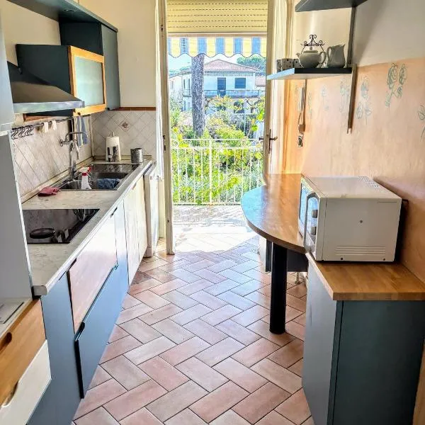 Il Sole in Terrazza - A due Passi dal Mare - Private Garden and Parking,位于钦克亚勒的酒店