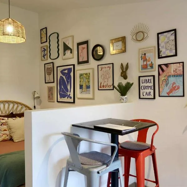 Le joli jardin face à l'Abbaye，位于蓬塔穆松的酒店