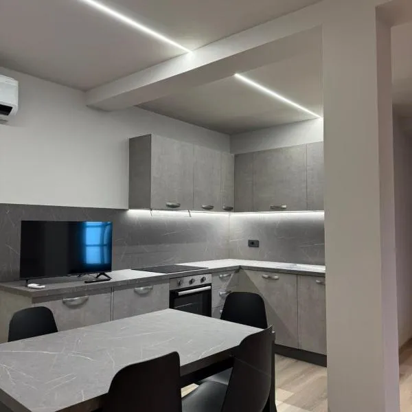 Lanzo Belvedere - Central Apartment，位于兰佐托里内塞的酒店