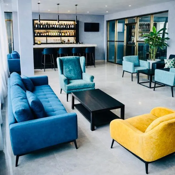 Tris Estates Hotel & Suites，位于Dwarzohn的酒店