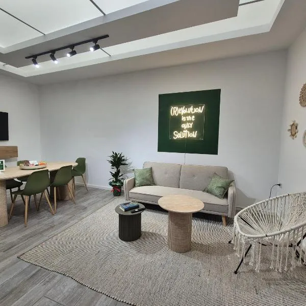 Vico V - Molfetta Luxury Apartment - Central, Near Port, New - Fast Wi-Fi，位于莫尔费塔的酒店