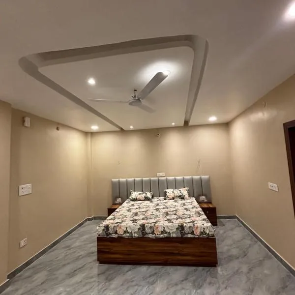 Lovkush Bhavan Guest house 50mtr - from Ramjanam bhumi，位于Ayodhya的酒店