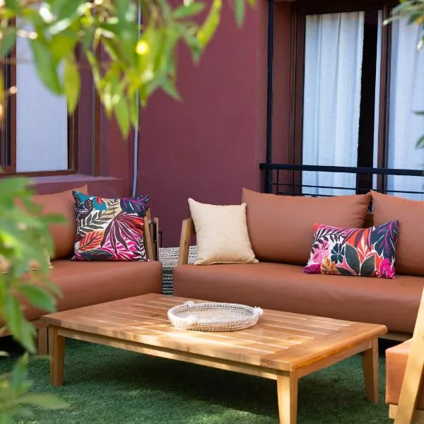 Accès direct piscine - appartement avec jardin，位于马拉喀什的酒店