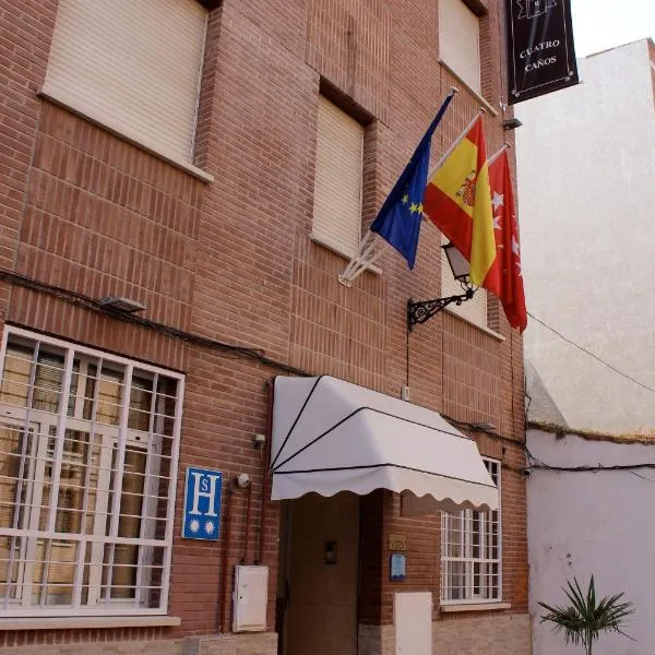 Hotel Cuatro Caños，位于Villar del Olmo的酒店