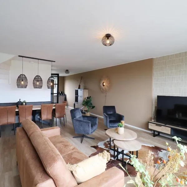Spacious holiday home in Leons with garden，位于Leons的酒店