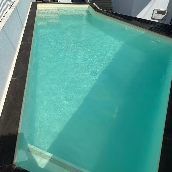 House with pool and 4 bedrooms，位于费雷尔的酒店