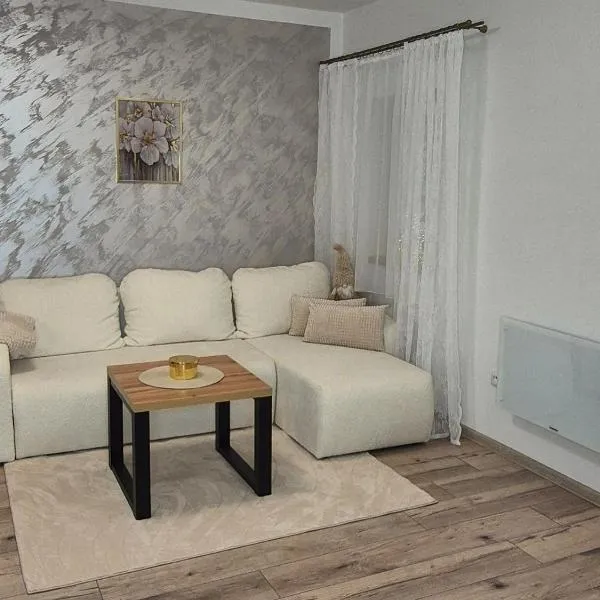 Krkonošský apartmán DELUXE，位于Poniklá的酒店