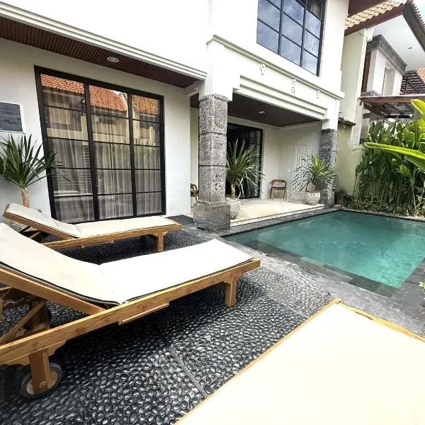 de CINTA Villa - KUTA - 6 bedrooms - Heart of Kuta，位于库塔的酒店