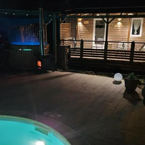 Chalet avec bain nordique et piscine Chambre d'hôtes La Siesta，位于瓦隆蓬达克的酒店