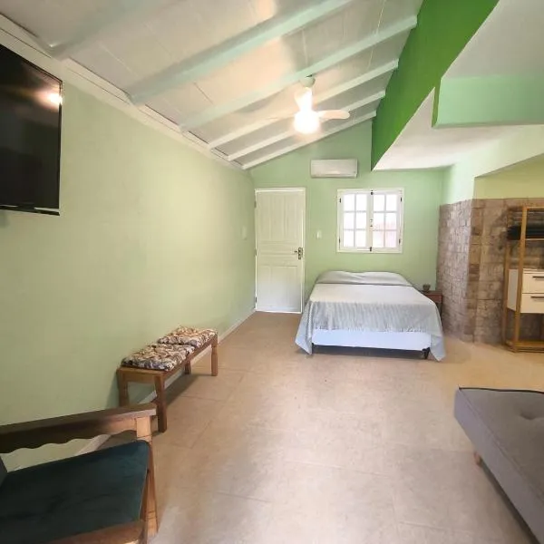 Flat e suítes com cozinha e churrasqueira，位于康赛瓦托利亚的酒店