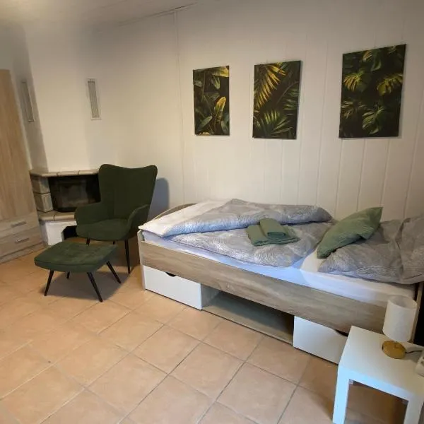 Green-Lodge Gästehaus für 8 Personen in Peine OT Woltorf，位于派内的酒店