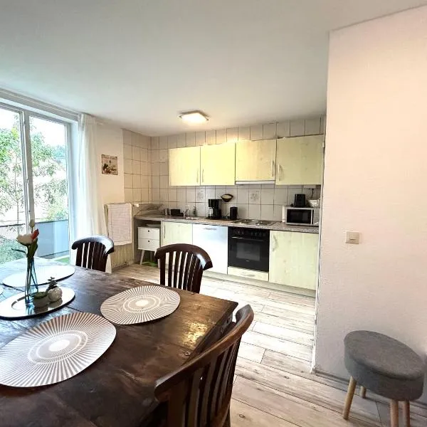 Apartment AlbGlück 1 Hechingen, 2 Schlafzimmer, bis 5 Personen, Burg 5 km，位于黑欣根的酒店