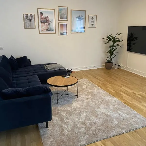 Lovely apartment in Vejle C，位于瓦埃勒的酒店