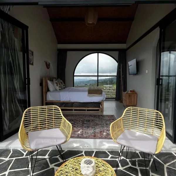HappyNest Glamping and Villa Dieng，位于Garung的酒店