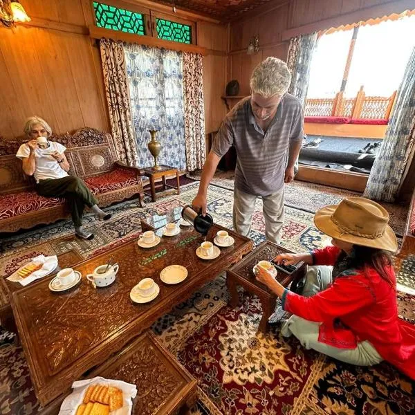 The Heritage Safina group of houseboats，位于斯利那加的酒店