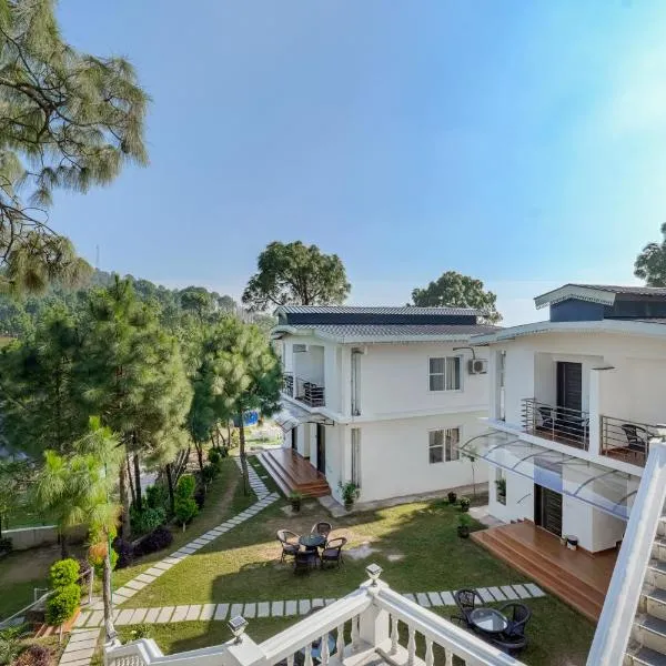 ELIVAAS Signature Stars and Windsongs with Shared Pool, Garden, Game Zone, Restaurant, & Hill Views Pet-friendly,位于纳汉的酒店