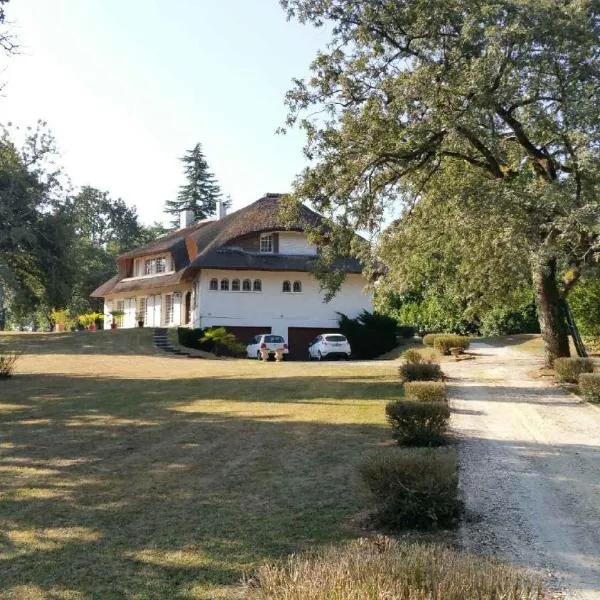 La Belle Chaumière，位于Bretagne-de-Marsan的酒店