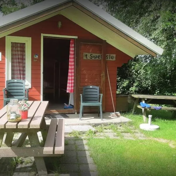 Camping Suderse - It Sweltsje，位于沃尔克姆的酒店