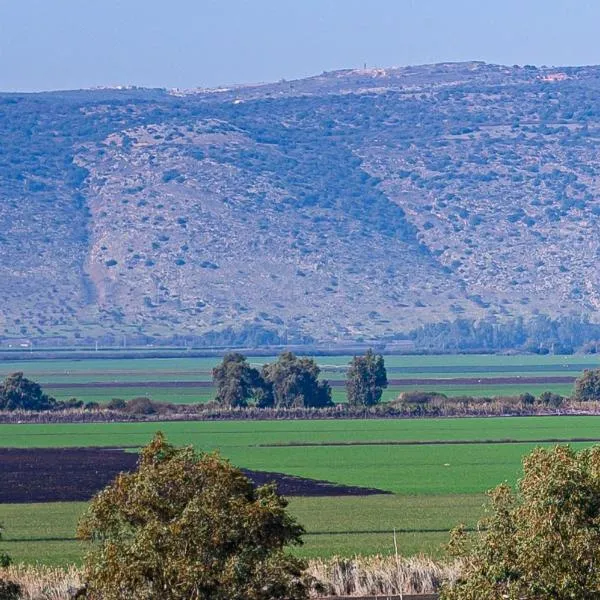 שלווה בנוף העמק，位于Gonen的酒店