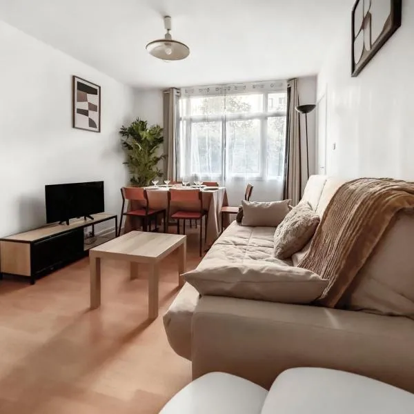 Appartement proche Paris, parking, centre-ville，位于沙蒂永的酒店