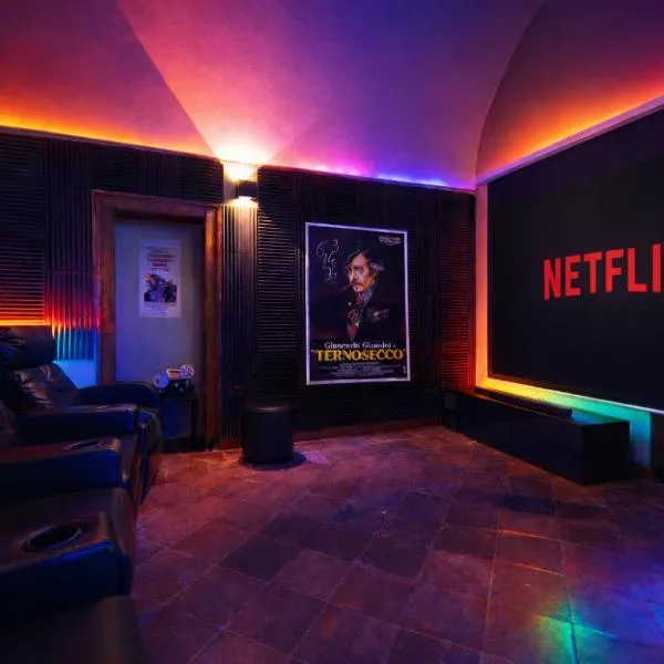 Palazzo Troisi Historic Apartment - Home Cinema，位于Arienzo的酒店