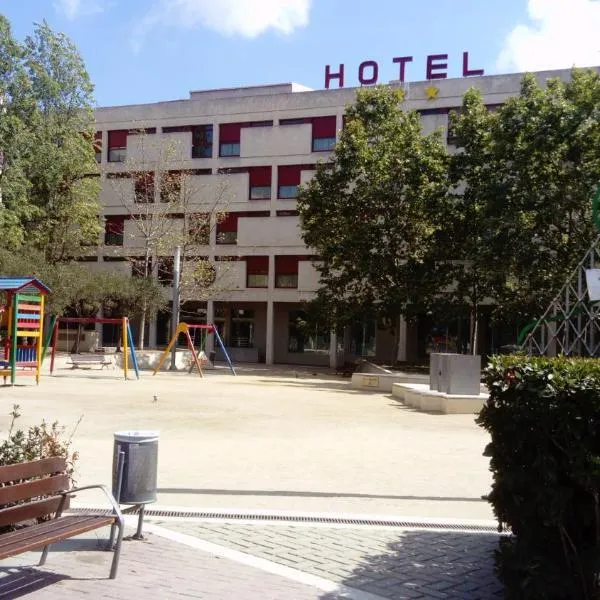 Hotel Pere III El Gran，位于Sant Cugat de Sesgarrigues的酒店