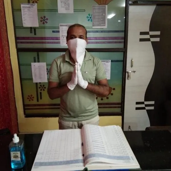 SPOT ON Hotel Harry's 1 Near Select Citywalk Mall，位于新德里的酒店