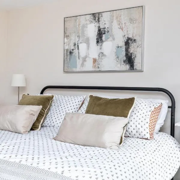 The Baker's Snug - Angmering Grade II Listed Cottage - 1 Bed Retreat, Dog friendly，位于昂姆林的酒店
