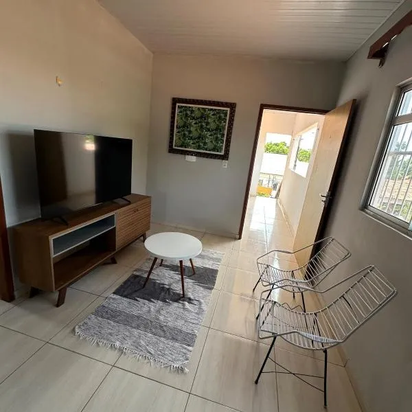 Apartamento completo com TV em VILA HOSPEDAGENS，位于Pedro II的酒店