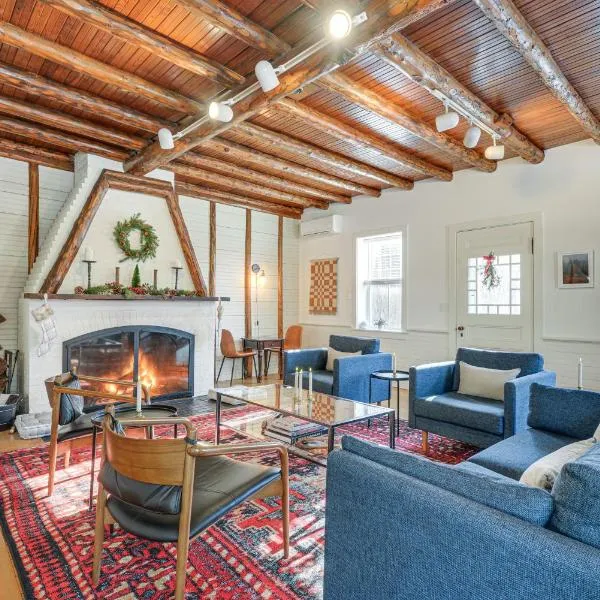 Deck & Fire Pit: Cottage Near Monadnock State Park，位于Jaffrey的酒店