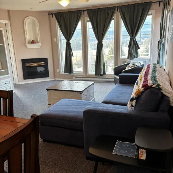 Cozy getaway with a view!，位于费尔蒙特温泉的酒店