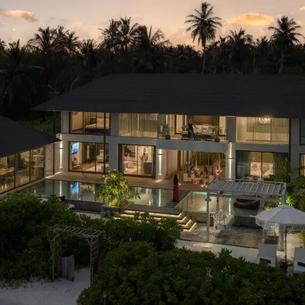 Madifushi Private Island- Free return seaplane transfr for min 5 nights，位于美慕环礁的酒店