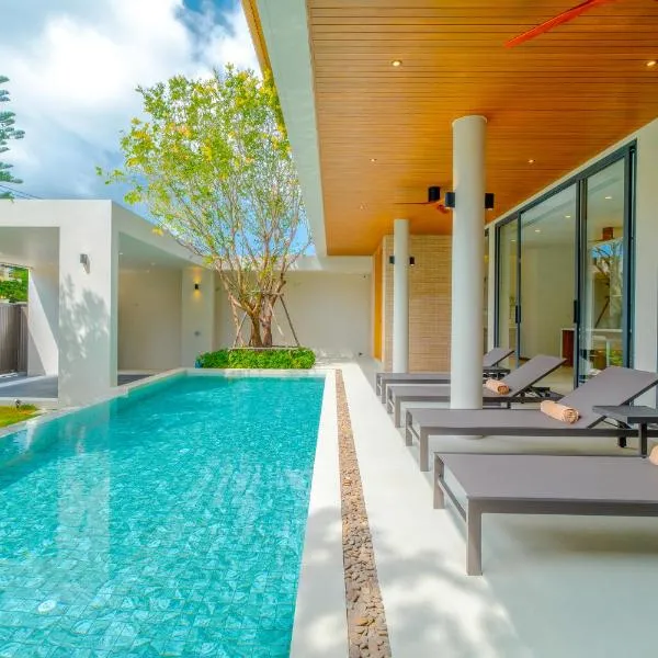 Sava Villa - Central Rawai Location & 10 Mins to Nai Harn Beach，位于Ban Saiyuan (1)的酒店