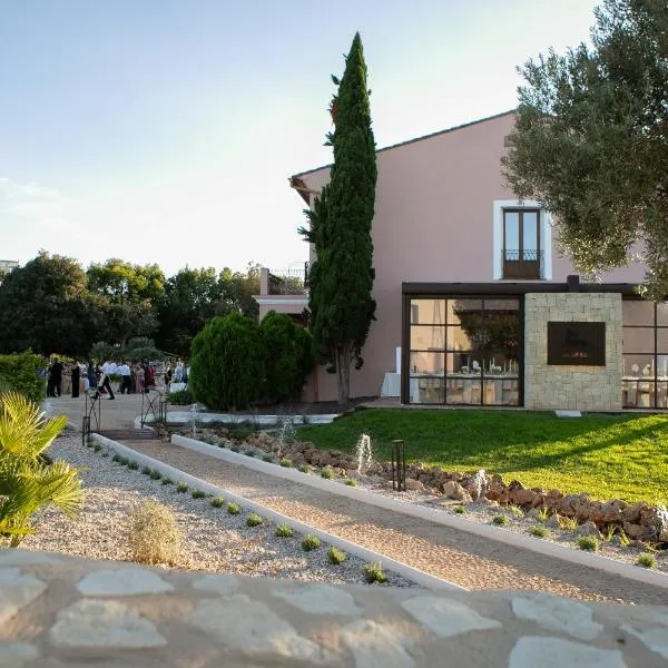 Hotel Boutique Villa Emilia，位于Playa Oliva Nova的酒店