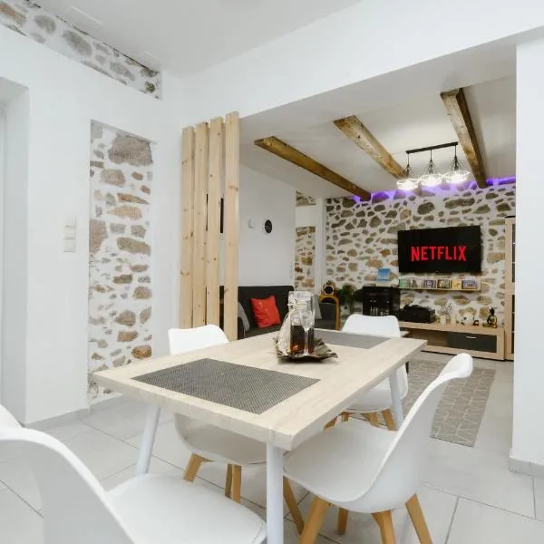luxury house，位于依拉佩特拉的酒店