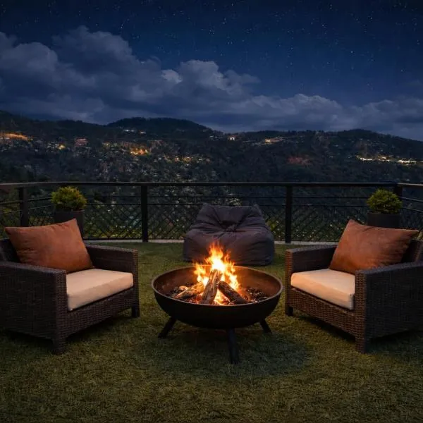 Premium 3 Bedroom Hillside Family Cottage with Mountains View -Murree，位于穆里的酒店