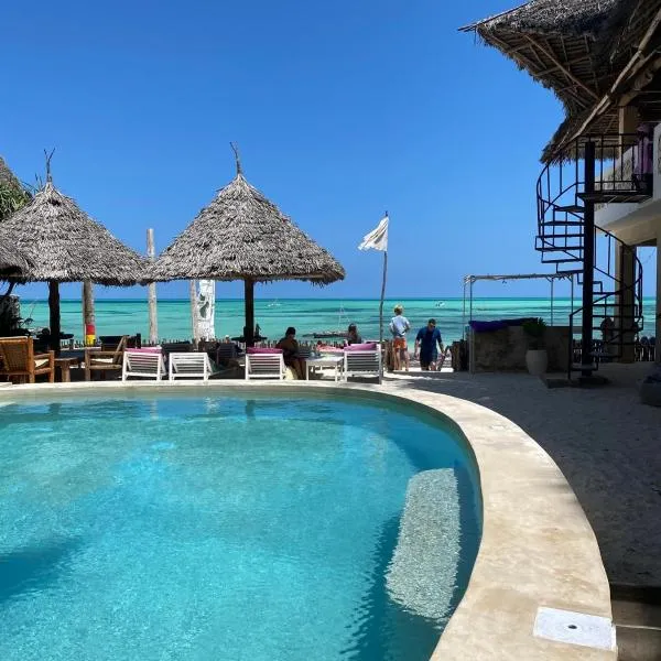 Blue Reef Sport & Fishing Lodge and Bungalows，位于江比阿的酒店